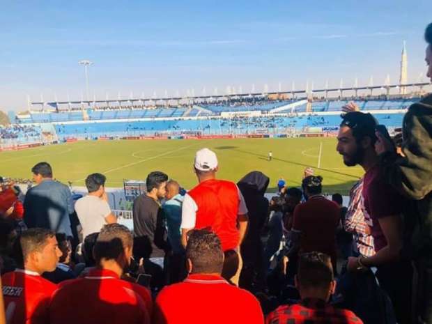 الأهلي نيوز : جماهير الأهلي تشعل مدرجات الجوهرة..وانتشار قوات مكافحة الشغب