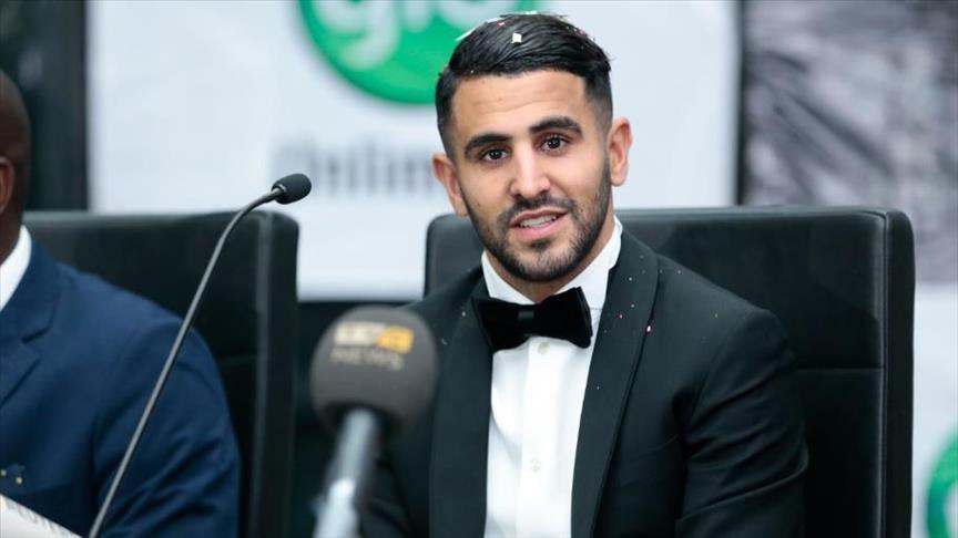 الرئيس الجزائري يشيد بمحرز عبر تغريدة أشعلت مواقع التواصل الاجتماعي