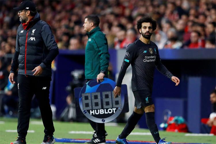 صلاح يستجيب لتحذير لاعبي ليفربول ويتراجع عن تجاهل كلوب بعد استبداله