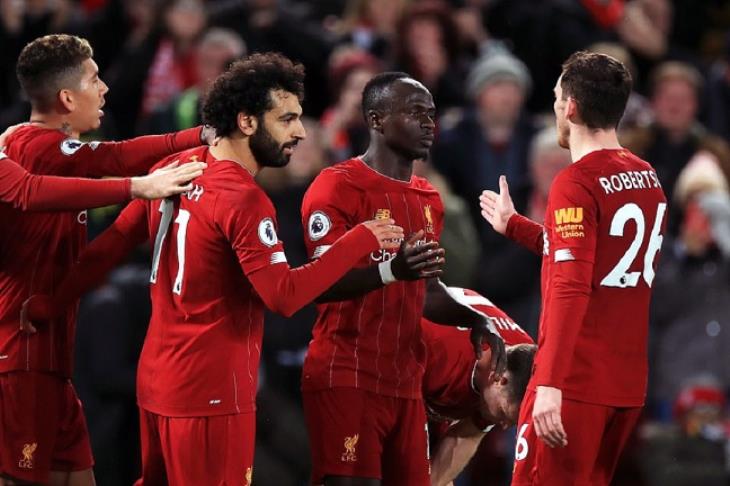 ليفربول يلجأ لطبيب نفسي لتجاوز لاعبيه القلق والتعامل مع فترة توقف الدوري الإنجليزي
