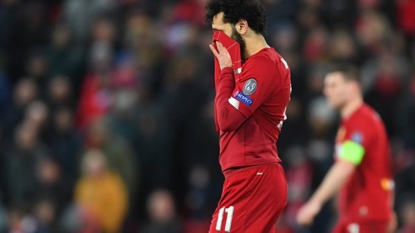 محمد صلاح يدخل في حالة من الحزن أثناء خروجه أمام أتليتكو مدريد (صور)
