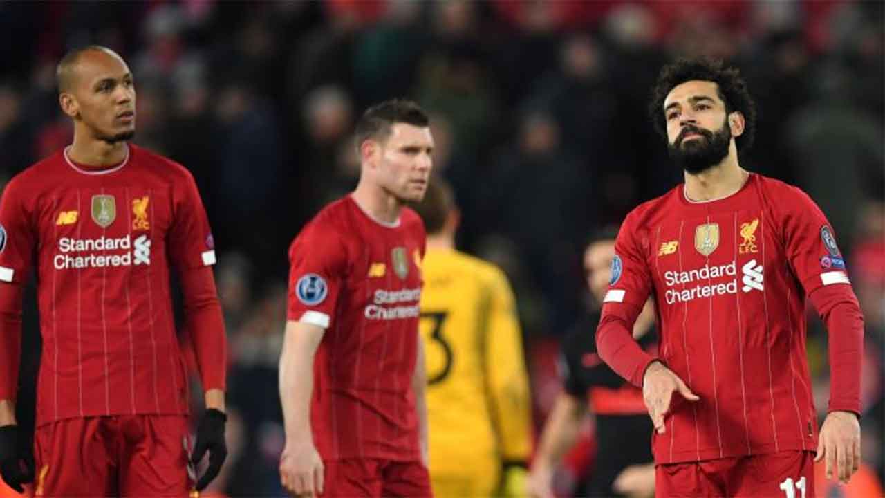 مشجعو مانشستر يونايتد يسخرون من ليفربول:صلاح يتحول لممارسة الرجبى(فيديو)