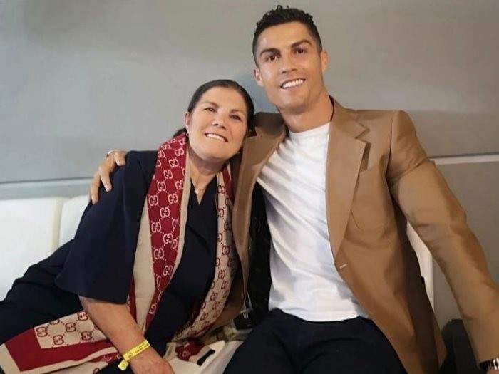 والدة رونالدو هل تتدخل لعودته مرة أخرى لسبورتنج لشبونة؟