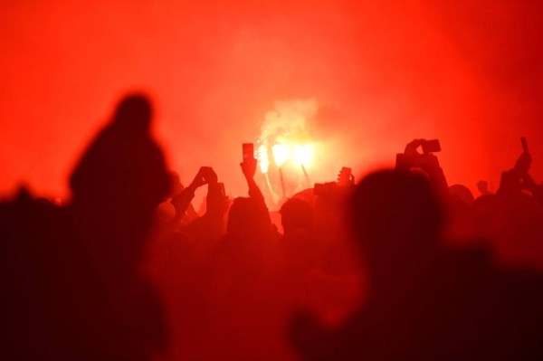 يويفا يغرم نادي ليفربول بسبب سلوكيات جماهيره في مباراة أتلتيكو مدريد