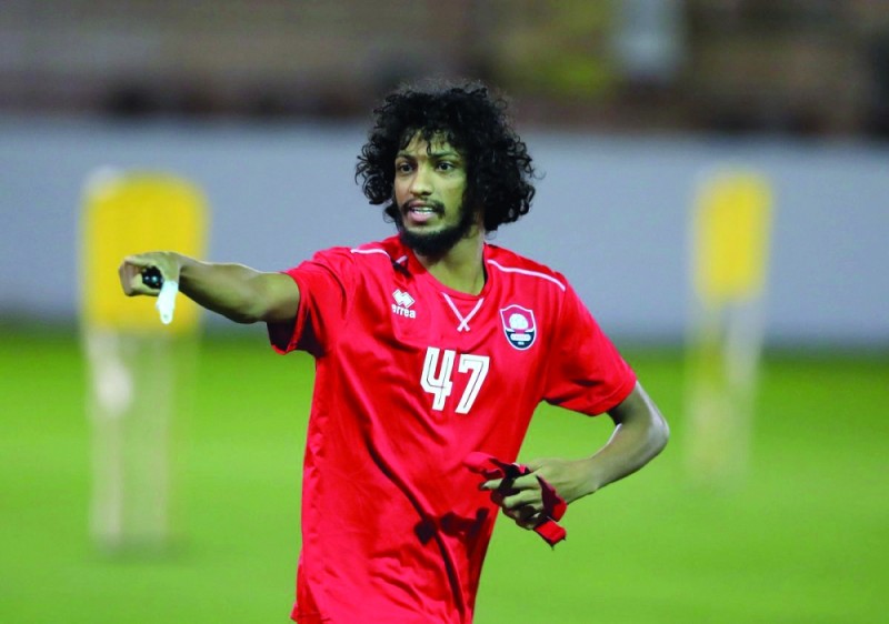الزين لاعب الرائد يثير غضب جمهور الأهلي السعودي:ندمت بعد التوقيع للراقي(فيديو)