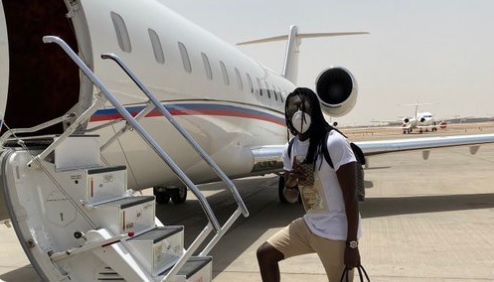 الفرنسى بافيتيمبى جوميز مهاجم الهلال السعودى يعود إلى أسرته