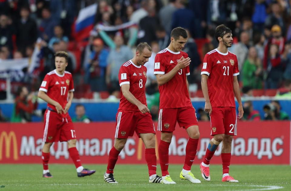 المنتخب الروسي لكرة القدم يشكرون الأطباء على طريقتهم.. (فيديو)