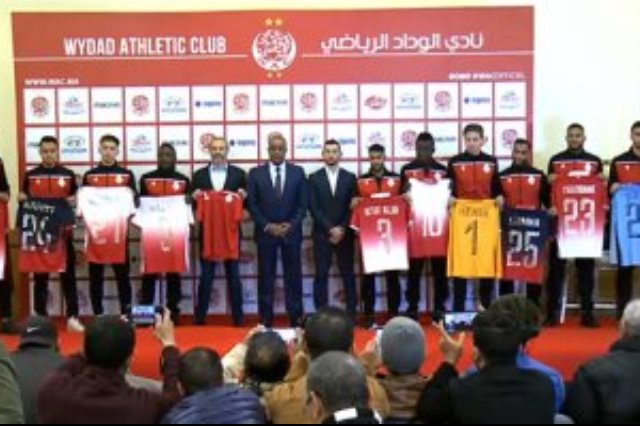 الوداد المغربى يعلن نفاذ القمصان المخصصة لمحاربة كورونا