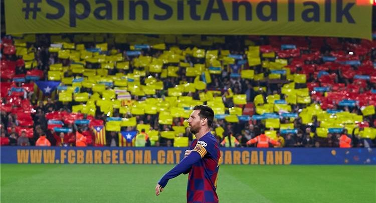 جماهير برشلونة توجه صفعة غير متوقعة لأيقونته ليونيل ميسي