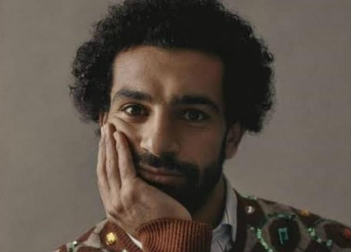 صلاح يقضى فترة العزل المنزلى فى مشاهدة أفلام الكارتون(فيديو +صور)