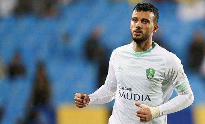 عمر السومة يكشف موقفه من تخفيض راتبه مع أهلي جدة(فيديو)
