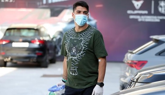 زوجة سواريز ترد على منتقديه بعد زيادته الوزن خلال فترة التوقف(صورة)