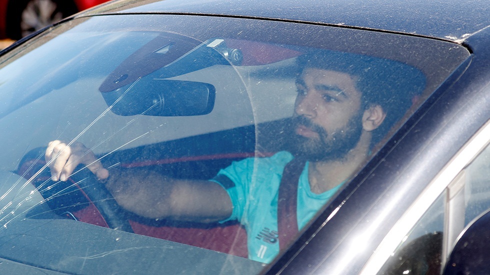 لوفرين يسخر من سيارة محمد صلاح ويفكر في فتح محل زجاج داخل مصر(صور)