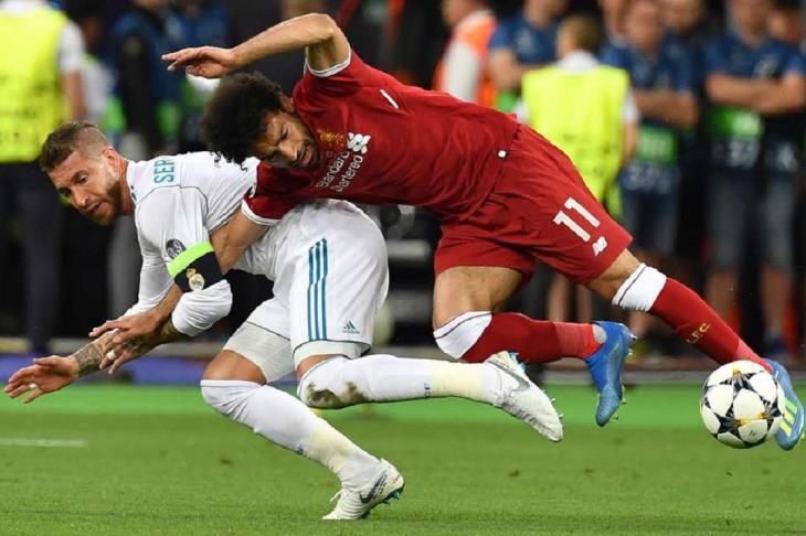 مدافع يوفنتوس :راموس وجه ضربة معلم لصلاح..وكان يعلم انه سيكسر ذراعة