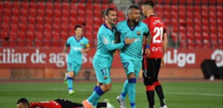 برشلونة يحسم الشوط الأول بثنائية فيدال وبرايثوايت ضد مايوركا(فيديو)