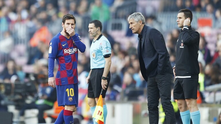 لاعبي برشلونة يثيرون أزمة وبعضهم يتجاهل المدرب ويغادر التدريبات