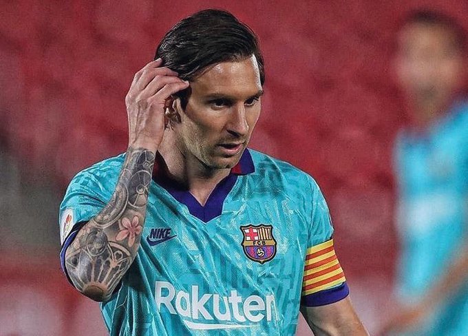 ميسي ولوك جديد في أول مباراة مع برشلونة بعد عزلة كورونا(صور)