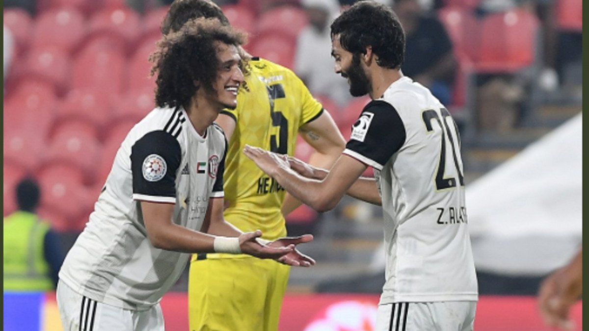 الأهلي السعودي يرد على تقارير مفاوضاته لضم الجزائري “عموري”