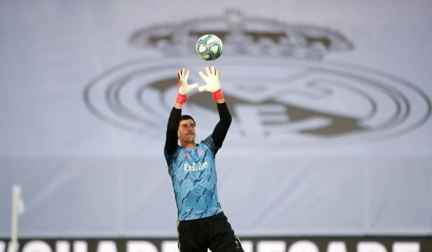 الدوري الإسباني ..كورتوا يعيد جائزة “زامورا” إلى ريال مدريد بعد غياب 12 عاما