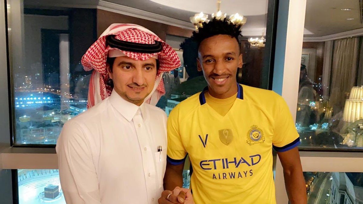 النصر السعودي يعقد ثالث صفقاته القوية ويضم مدافع الأنصار الشنقيطي(فيديو)