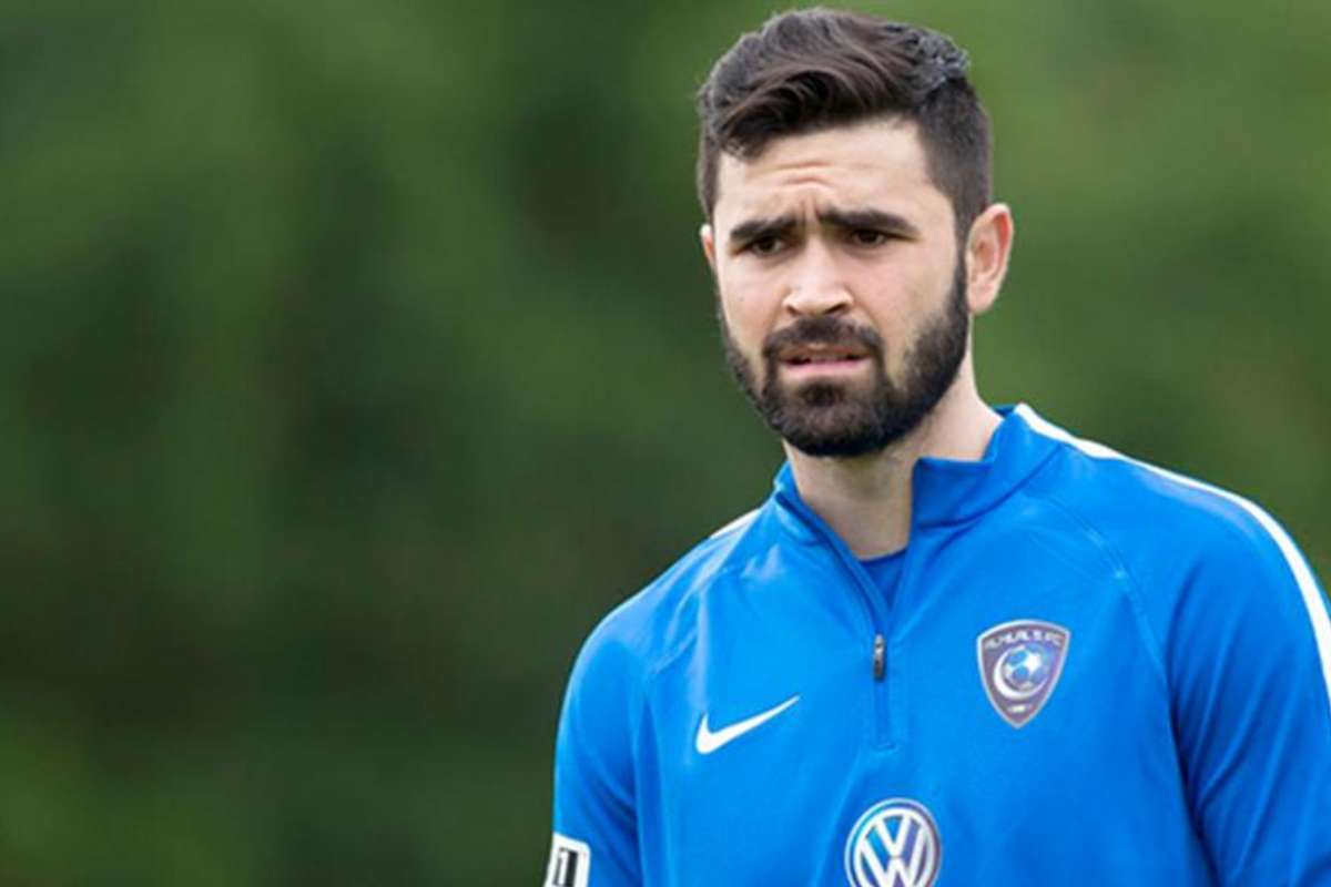 الهلال السعودي في صفقة تبادلية غريبة .. رحيل خربين من أجل قاهر الاتحاد
