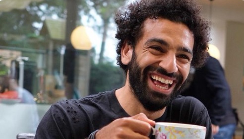 صلاح يداعب كوكا بعد تتويجة بالدوري اليوناني:نعم يافتي نحن جميعًا نشكرك