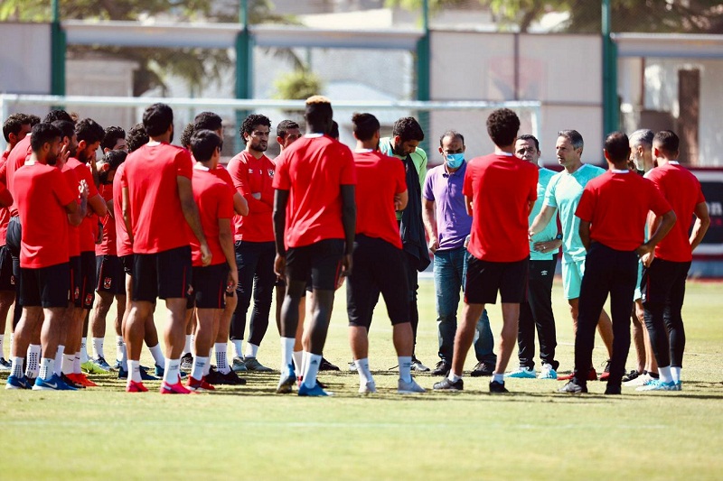 الأهلي اليوم : بـ”الكمامات الحمراء” الأهلي يصل ستاد القاهرة لمواجهة انبي