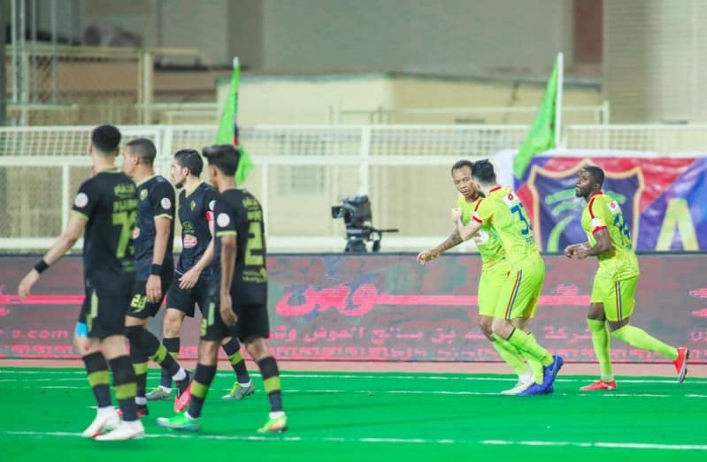 الدوري السعودي ..الحزم يهزم على أرضه أمام الفتح بأربعة أهداف لثلاثة(فيديو)