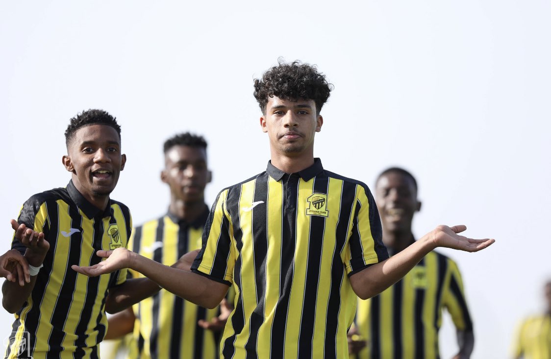 لاعب الاتحاد يكشف حقيقة رفضه للتجديد مع النادي