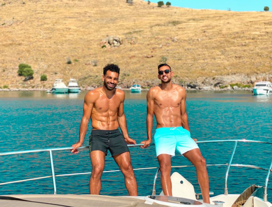محمد صلاح وكوكا يستمتعان بآخر أيام العطلة الصيفية معا علي اليخت(فيديو+صور)