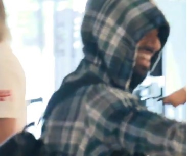 محمد صلاح يتناول وجبته..ويعلق:فى ليفربول نسميها العشاء لكنه وقت الغداء