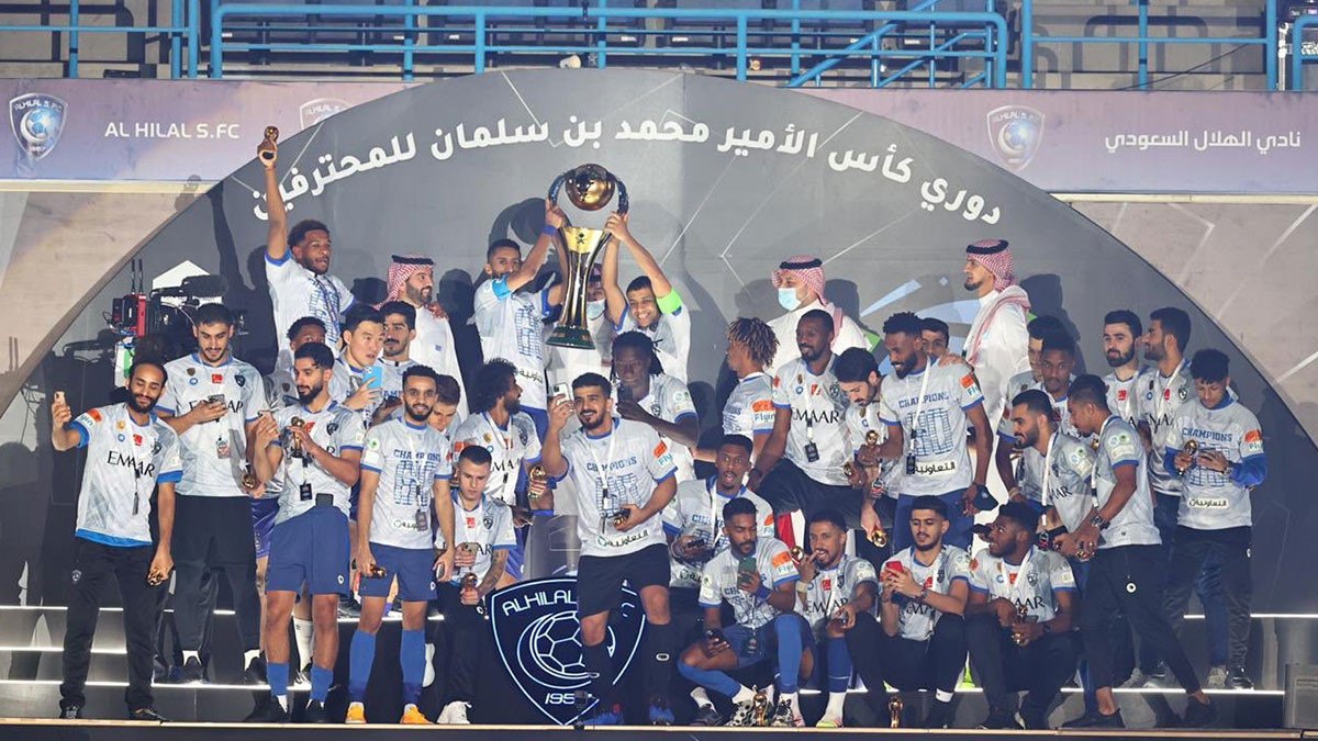 الهلال في رد ناري علي أنباء أصابة لاعبية بكورونا بسبب احتفاله بلقب الدوري السعودي(فيديو)