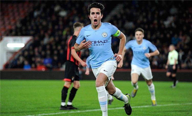 برشلونة يخطط للإحتيال على مانشستر سيتي لضم نجمه مجانا