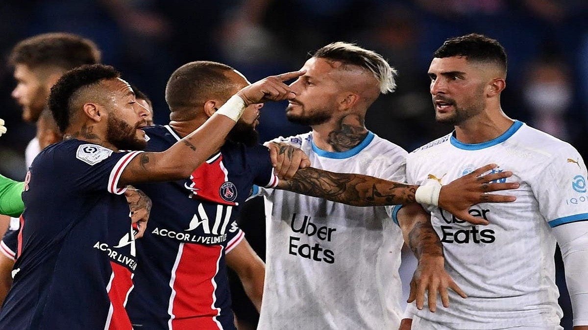 ميسي تعرض لعنصرية جونزالس قبل نيمار .. وهكذا تصرف “البرغوث”!(فيديو)