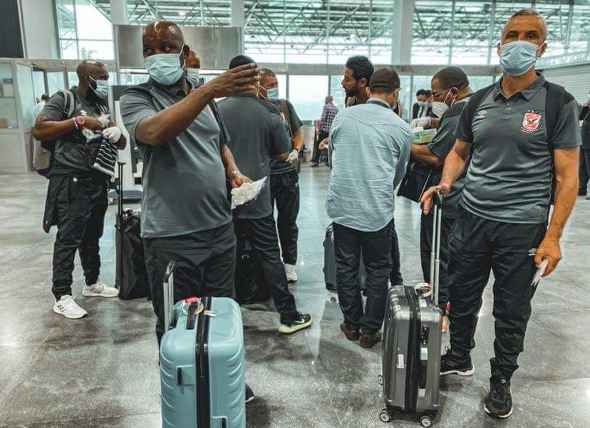 أخبار الأهلي : صور.. بعثة الأهلي تتوافد على مطار القاهرة