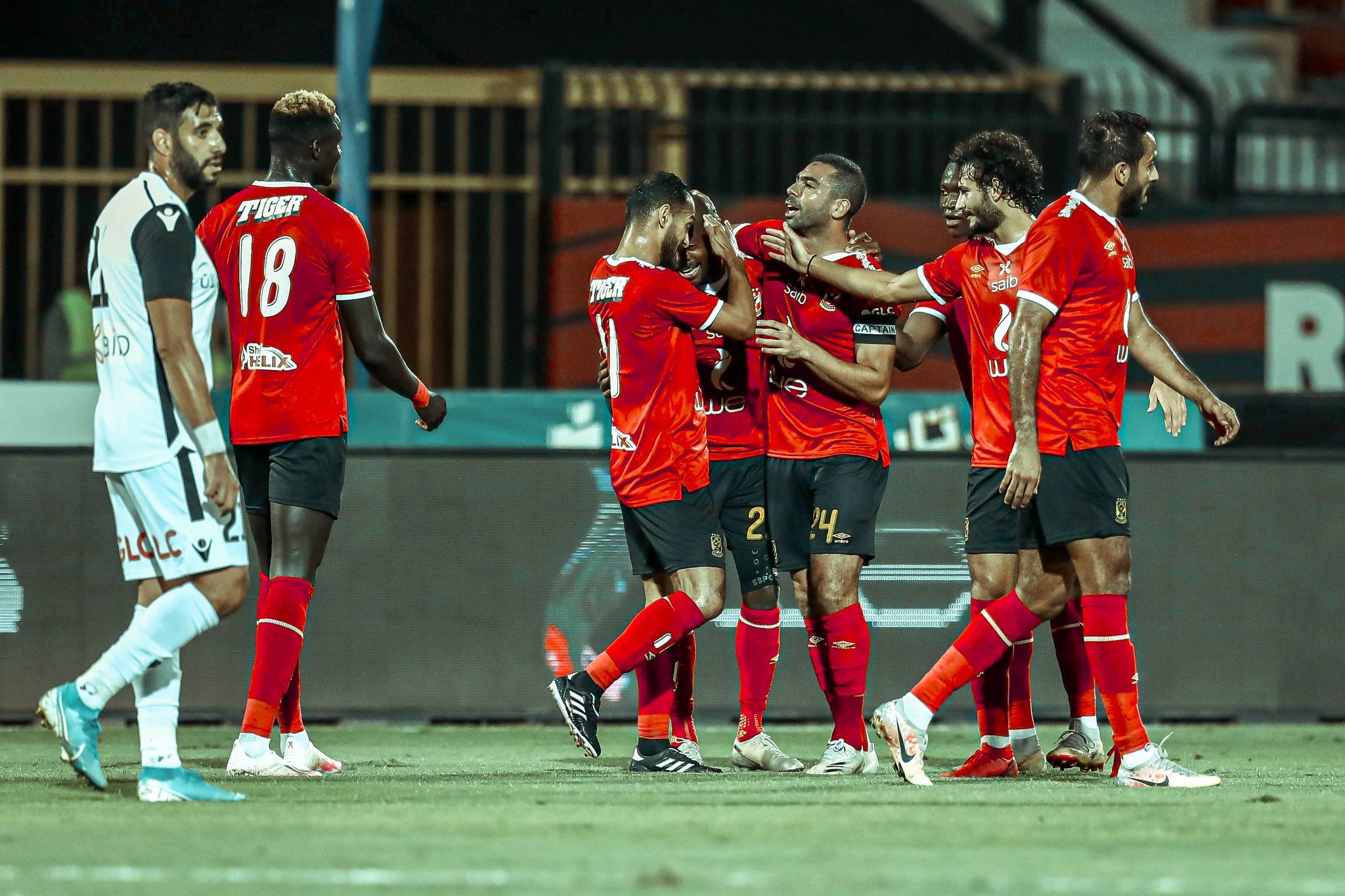 أخبار الأهلي : الأهلي يكافىء لاعبيه مجددا قبل النهائي الأفريقي