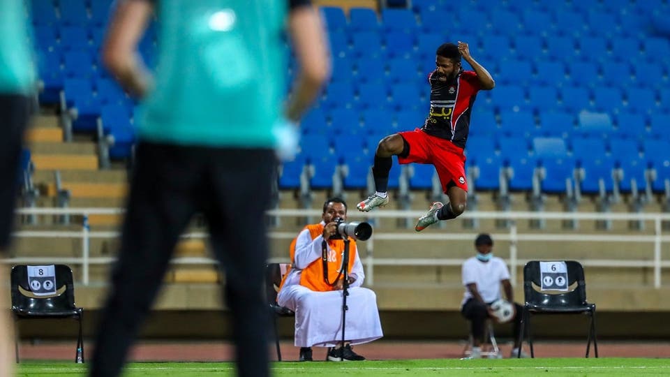 الدوري السعودي ..عوض خميس ينقذ الرائد من الخسارة أمام الشباب