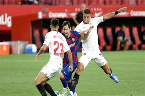 برشلونة يهدر أول نقطتين في الليجا بأول تعادل تحت قيادة كومان امام أشبيلية(فيديو)