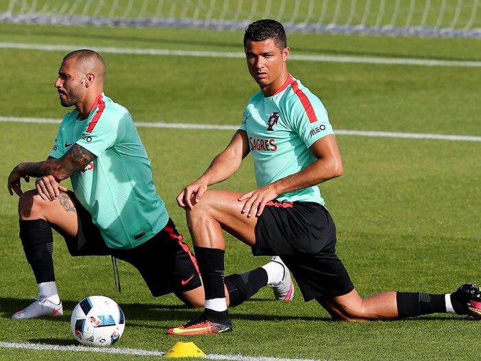 رونالدو في صور من تدريبات منتخب البرتغال..ويعلق:شعور خاص عند تمثيل بلادنا