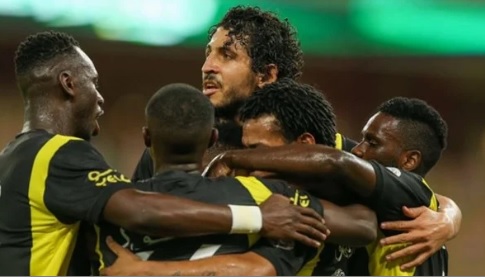 الاتحاد يتعادل مع التعاون ..وحجازي يُنهي خلافا بين لاعبين بفريقة(فيديو)