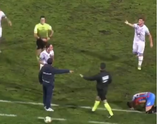 الدوري الإيطالي .. مدرب يتحول إلى مدافع ويحرم منافسه من هجمة (فيديو)
