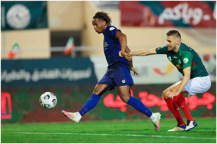 الهلال يحلق منفردا بصدارة الدوري السعودي بعد ثنائية ضد الاتفاق