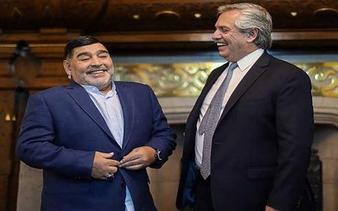 رئيس الأرجنتين : تجهيز ملعب أرجنتينوس جونيورز لاستقبال جنازة مارادونا