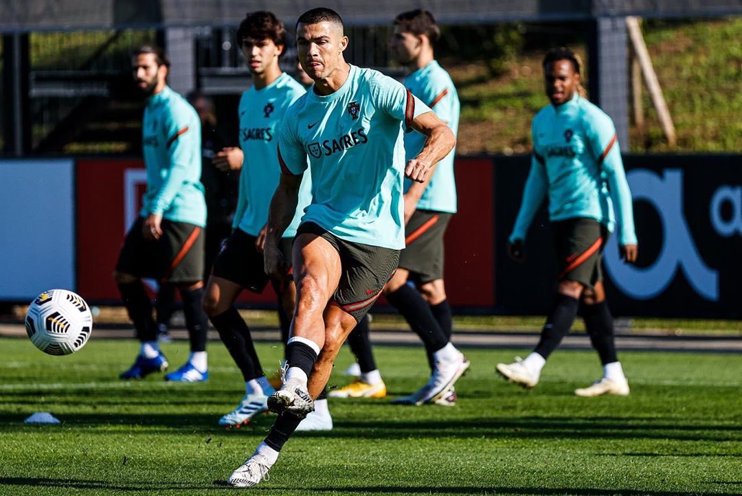 رونالدو يشارك بتدريبات البرتغال قبل مواجهة أندورا..والمدرب يؤكد:جاهز للعب(صور)