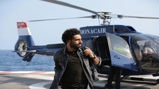 محمد صلاح في أول ظهور له في الطائرة الخاصة المتجهه إلى إنجلترا(فيديو)