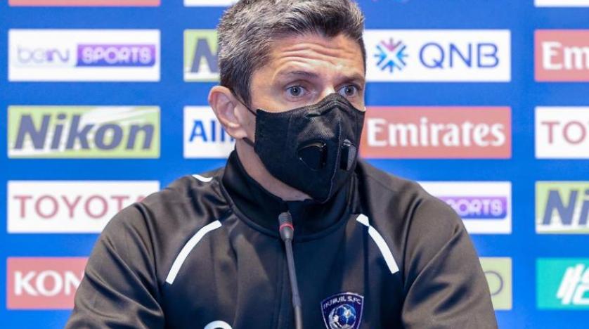 مدرب الهلال يدير “الديربي” عبر الفيديو .. بعد إصابتة بكورونا