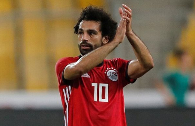محمد صلاح يشارك الجمهور بصورة بعنوان”مفاجأة” وسط صور مباراة المنتخب..فماذا يقصد؟