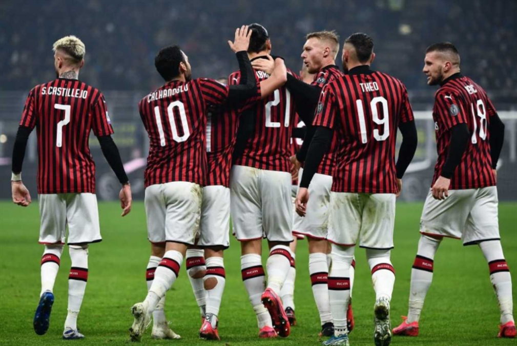 ميلان يحافظ على صدارة الدوري الإيطالي بثنائية فى فيورنتينا (فيديو)
