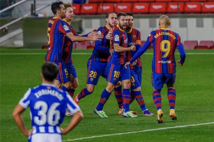 برشلونة يدك شباك سوسيداد بثنائية ويمنح أتلتيكو صدارة الدوري الإسباني(فيديو)