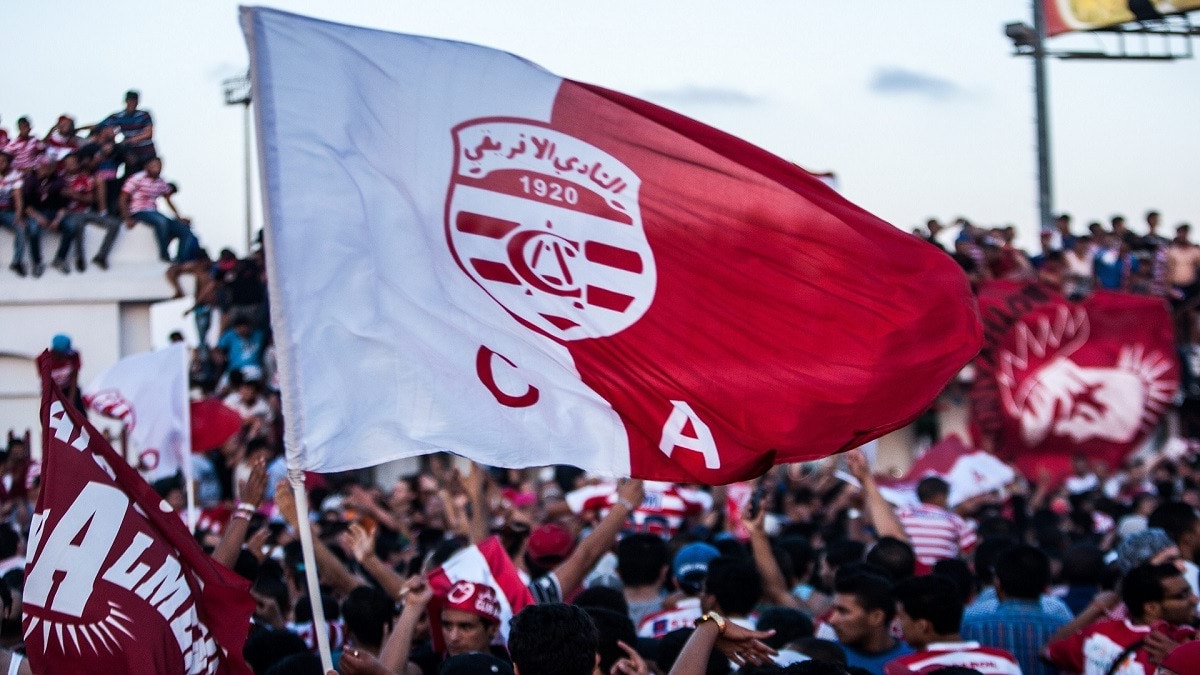 جماهير الأفريقي التونسي تعتصم بالنادي وتطالب برحيل الإدارة